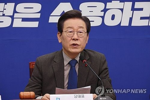 발언하는 이재명 대표