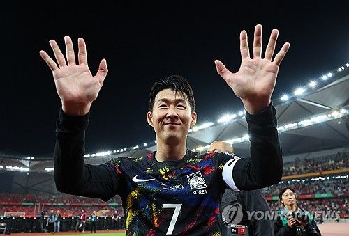 손흥민, 승리의 인사