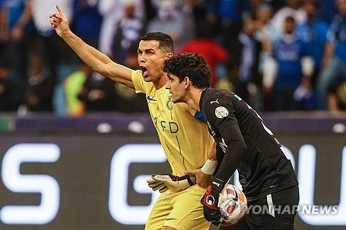 크리스티아누 호날두(왼쪽)