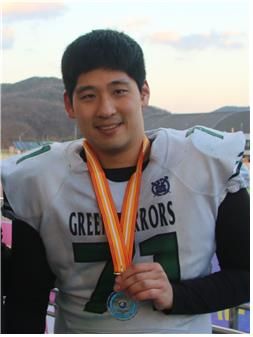 대회 최우수선수상을 받은 서울대 정진욱