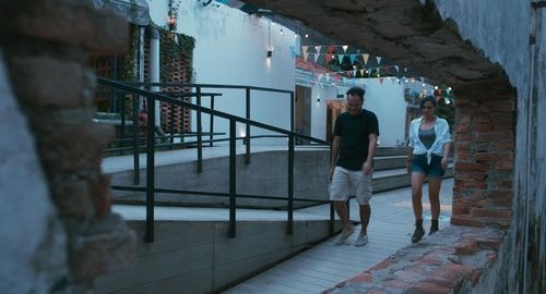 '룩앳미 터치미 키스미'의 한 장면