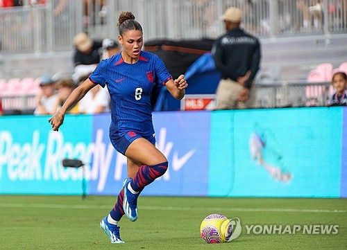 중국과 경기에서 드리블하는 로드먼