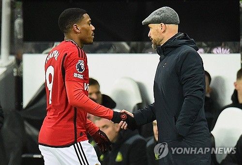 앙토니 마르시알과 에릭 텐하흐 감독