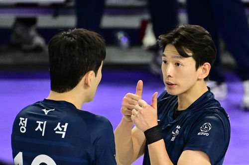 한선수(오른쪽)와 정지석