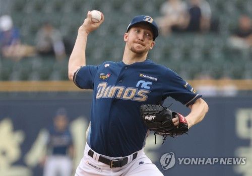 선발로 나선 페디