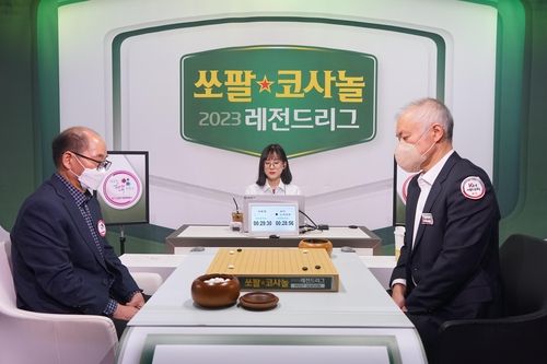 김동엽(왼쪽) 9단이 요다 노리모토 9단에게 역전승을 거뒀다.