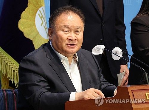 기자회견 하는 이상민 의원