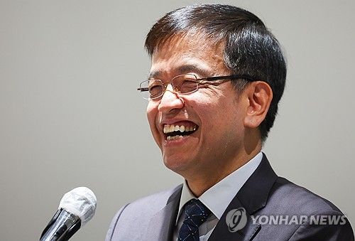 밝은 표정의 최상목 경제부총리 후보자