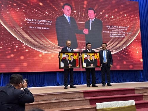 베트남 방문한 이명박 전 대통령