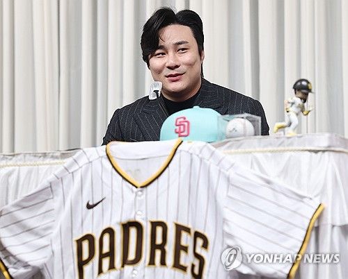 골든글러브 수상 후 기자회견하는 김하성