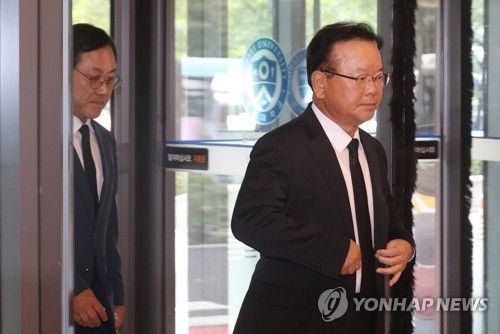 윤석열 대통령 부친 빈소 조문하는 김부겸·오영식