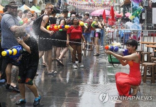 태국 송끄란 물축제
