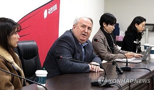 혁신위 회의주재하는 인요한 혁신위원장