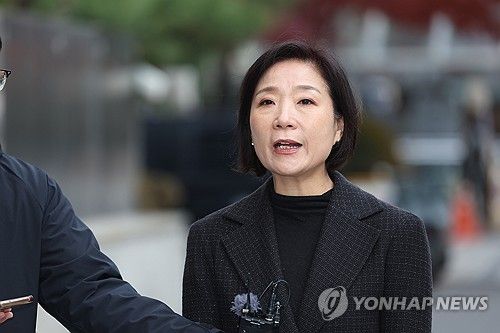 질문에 답하는 오영주 후보자