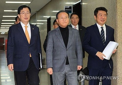 원내대책회의 참석하는 국힘 지도부