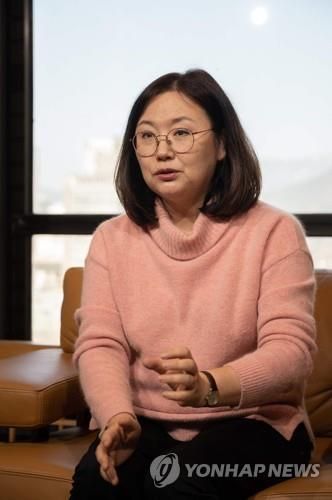 2월 외신 인터뷰하는 태영호 의원 부인 오혜선씨