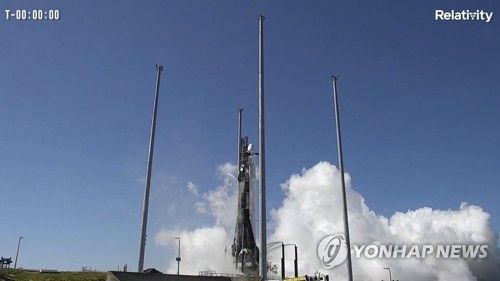 11일(현지시간) 렐러티비티 스페이스의 테란 1 로켓이 엔진 문제로 카운트다운이 중지된 직후의 모습