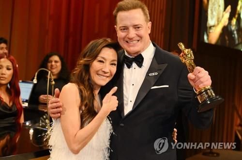 오스카 남녀주연상 양쯔충과 브렌던 프레이저