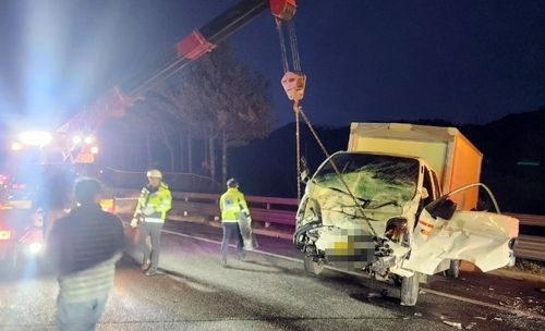 충주 중부내륙고속도로서 차량 4대 연쇄추돌…