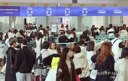 붐비는 인천공항 출국장