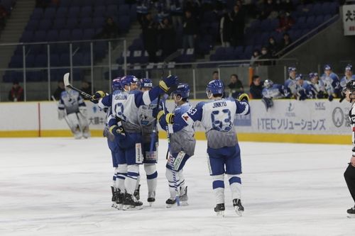 승리 후 기뻐하는 HL 안양 선수단
