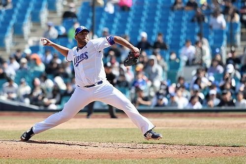 역투하는 삼성 외국인 투수 수아레즈