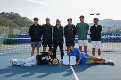 남자부 우승 순천향대 선수단. 