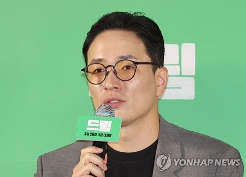 새 영화 찍은 '천만 감독' 이병헌