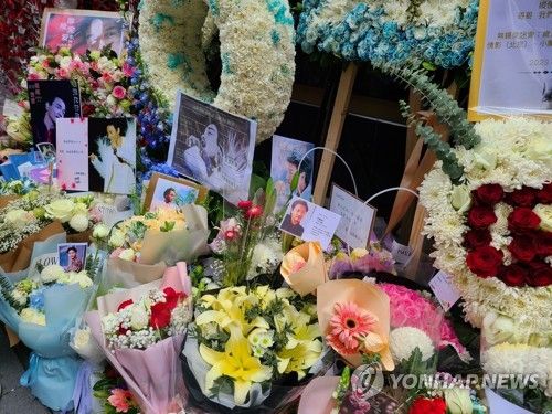 장국영 20주기 기일 팬들 헌화