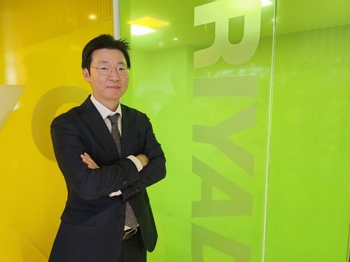 시큐레터 사옥 내 '리야드' 회의실 앞에 선 임차성 대표. 