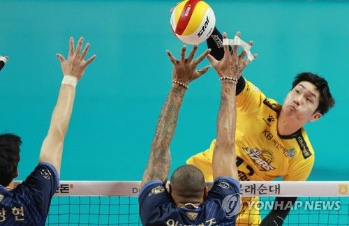 공격 펼치는 황경민