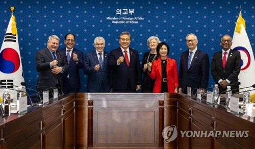 캐나다 상ㆍ하원 의원단과 만난 박진 외교부 장관