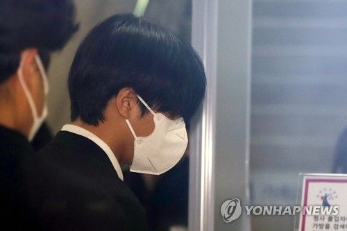 '병역법 위반 혐의' 라비·나플라, 오늘 첫 재판