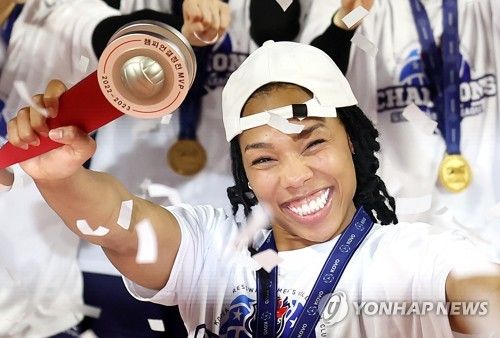 챔프전 MVP로 선정된 캣벨