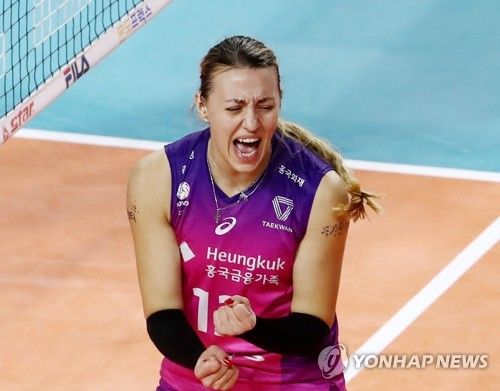 포효하는 옐레나