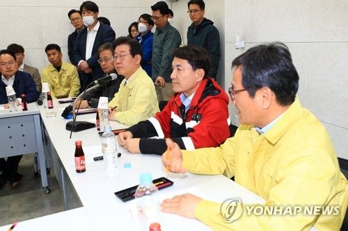 강릉산불 상황실 찾은 이재명 대표