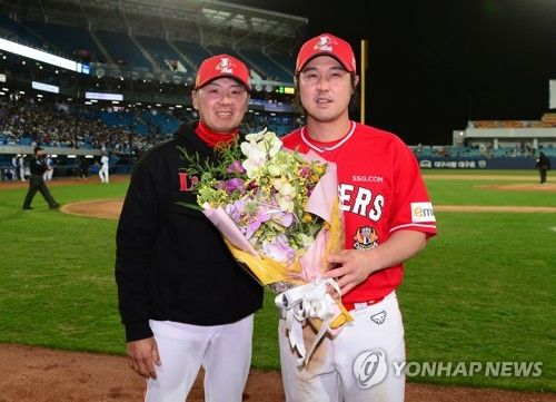 SSG 최정, 19시즌 만에 2천안타 달성