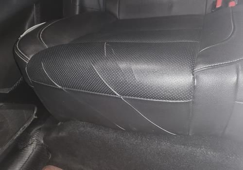 커터칼에 훼손된 택시 좌석