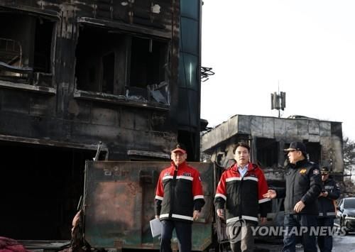  산불 피해 살피는 김진태 지사