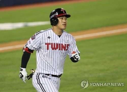 인터넷 불법 도박 혐의 인정한 LG 이천웅