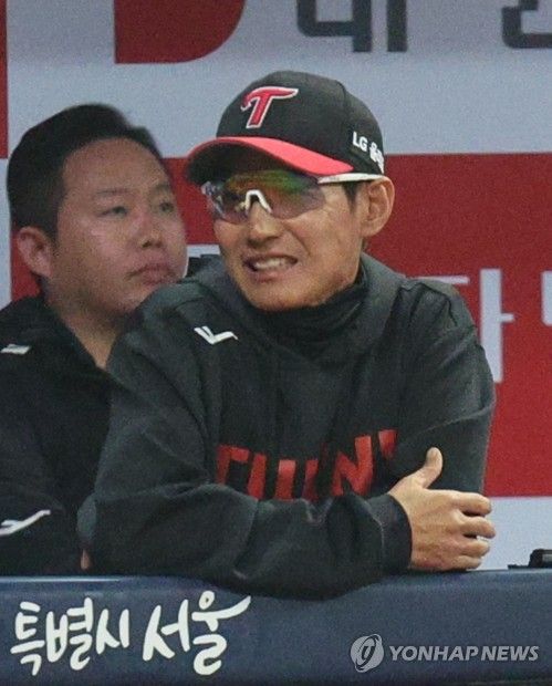 웃고 있는 염경엽 LG 감독