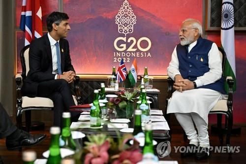 나렌드라 모디 인도 총리(오른쪽)와 리시 수낵 영국 총리.