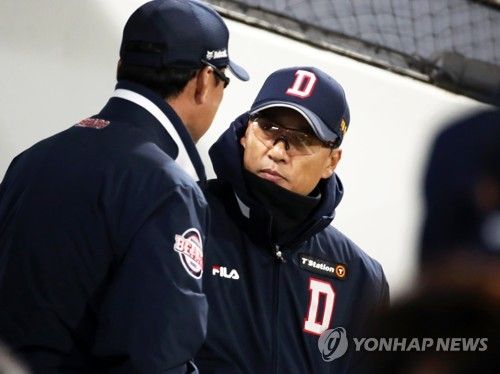 더그아웃의 이승엽 감독