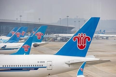 중국 광저우 공항의 남방항공 항공기