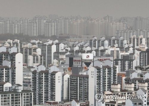 오늘도 황사와 미세먼지에 갇힌 세상