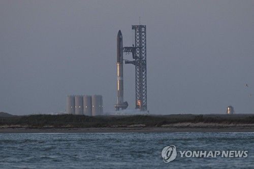 발사대기 중인 '스타십 우주선'