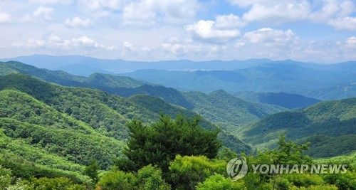 1052고지에서 바라본 맑은 날의 금강산