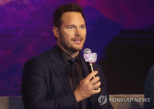 인사말하는 크리스 프랫