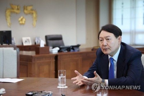 尹대통령 "민간인 대규모 공격시 우크라에 군사지원 고려 가능"