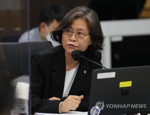 질의하는 강민정 의원